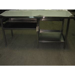 Table de travail franesse avec dado sani kleen