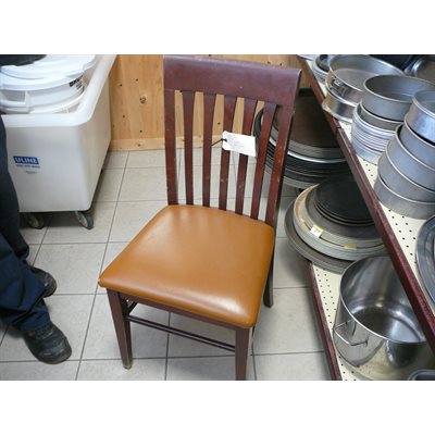 Chaise en bois Keka fessier en cuirette dossier bois