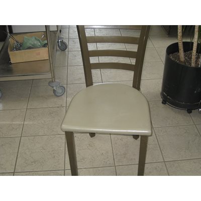 Chaise de casse croute structure métal siege en fibre