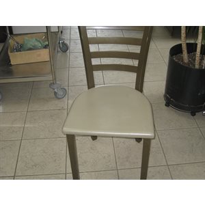 Chaise de casse croute structure métal siege en fibre