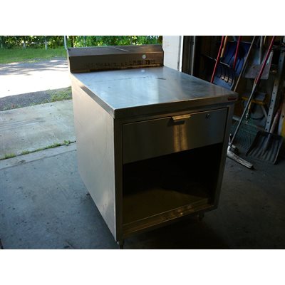 Table avec dado 6 po et caisson 1 tirroir 33 p x27 l